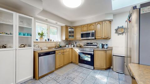Photo 10 at 262 Randall Crescent, Cliffcrest, Toronto