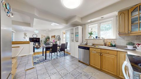 Photo 11 at 262 Randall Crescent, Cliffcrest, Toronto