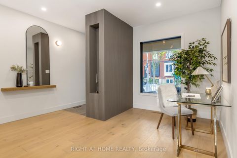 Photo 3 at 768 Richmond Street W, Niagara, Toronto