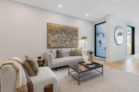 Photo 6 at 768 Richmond Street W, Niagara, Toronto