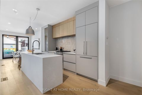 Photo 10 at 768 Richmond Street W, Niagara, Toronto
