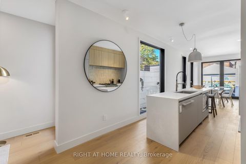 Photo 12 at 768 Richmond Street W, Niagara, Toronto