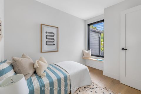 Photo 27 at 768 Richmond Street W, Niagara, Toronto