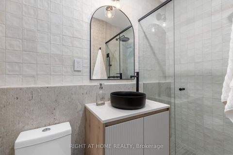 Photo 32 at 768 Richmond Street W, Niagara, Toronto