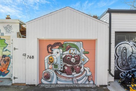 Photo 38 at 768 Richmond Street W, Niagara, Toronto