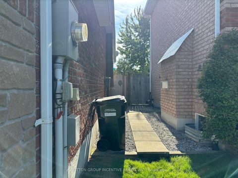 Photo 4 at 49 Felt Crescent, Bayshore, Barrie