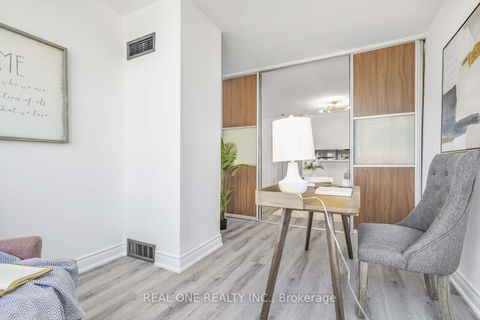 Photo 7 at 1015 - 7 Bishop Avenue, Newtonbrook East, Toronto