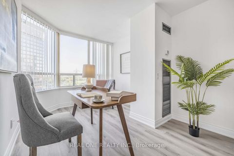 Photo 11 at 1015 - 7 Bishop Avenue, Newtonbrook East, Toronto