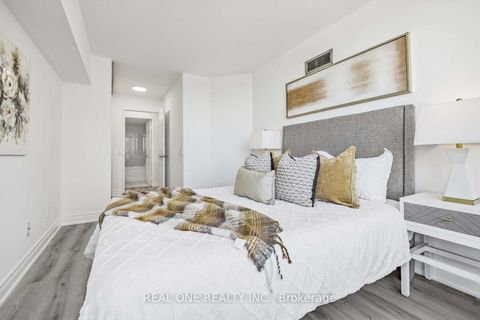 Photo 16 at 1015 - 7 Bishop Avenue, Newtonbrook East, Toronto