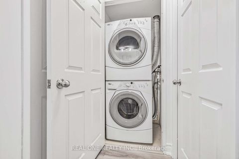Photo 18 at 1015 - 7 Bishop Avenue, Newtonbrook East, Toronto