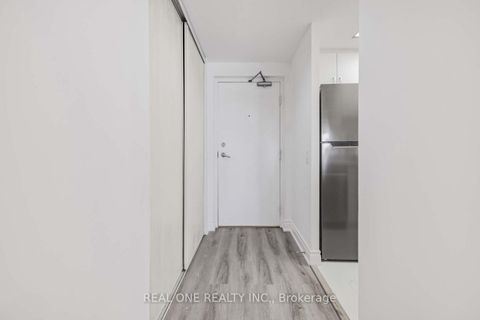 Photo 19 at 1015 - 7 Bishop Avenue, Newtonbrook East, Toronto
