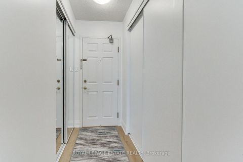 Photo 4 at 407 - 175 Cedar Ave Avenue, Harding, Richmond Hill