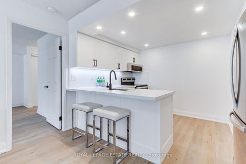 Photo 6 at 407 - 175 Cedar Ave Avenue, Harding, Richmond Hill