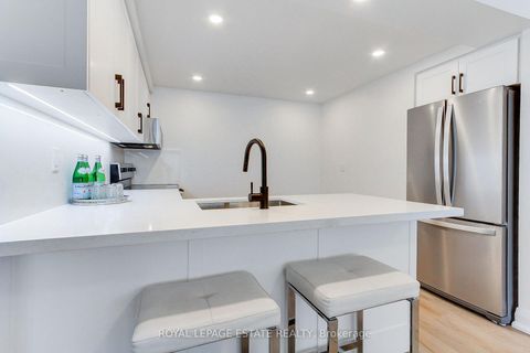 Photo 7 at 407 - 175 Cedar Ave Avenue, Harding, Richmond Hill
