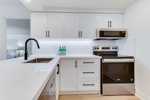 Photo 9 at 407 - 175 Cedar Ave Avenue, Harding, Richmond Hill