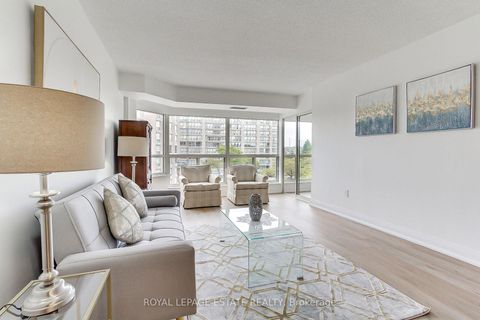 Photo 15 at 407 - 175 Cedar Ave Avenue, Harding, Richmond Hill