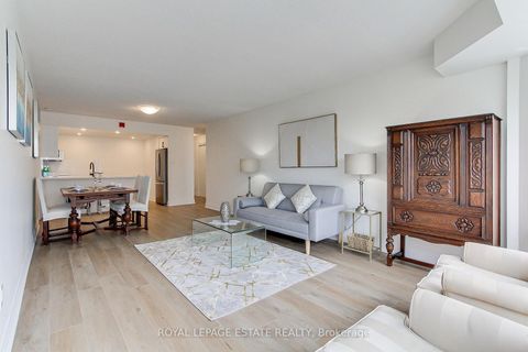 Photo 17 at 407 - 175 Cedar Ave Avenue, Harding, Richmond Hill