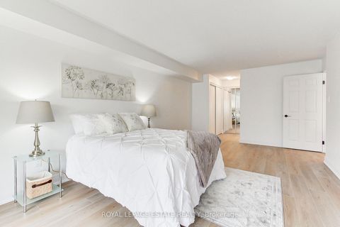 Photo 21 at 407 - 175 Cedar Ave Avenue, Harding, Richmond Hill