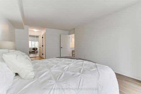 Photo 22 at 407 - 175 Cedar Ave Avenue, Harding, Richmond Hill