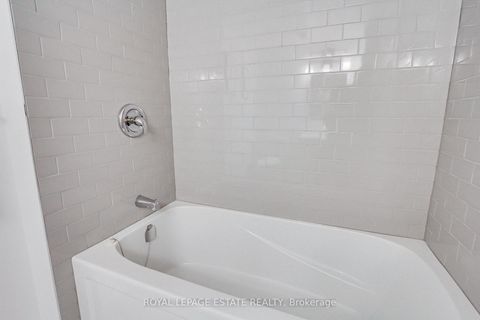 Photo 32 at 407 - 175 Cedar Ave Avenue, Harding, Richmond Hill