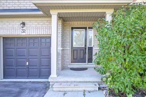 Photo 1 at 32 Black Maple Crescent, Patterson, Vaughan