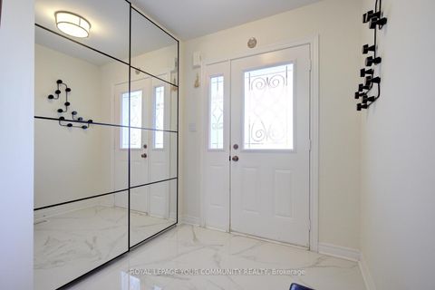 Photo 2 at 32 Black Maple Crescent, Patterson, Vaughan