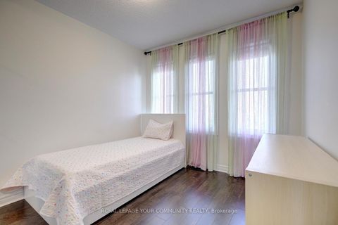 Photo 33 at 32 Black Maple Crescent, Patterson, Vaughan