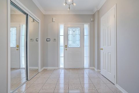 Photo 2 at 47 Wallwark Street, Bayview Northeast, Aurora