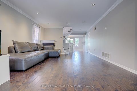 Photo 3 at 47 Wallwark Street, Bayview Northeast, Aurora