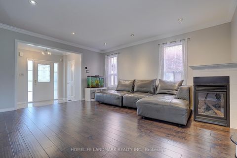 Photo 4 at 47 Wallwark Street, Bayview Northeast, Aurora