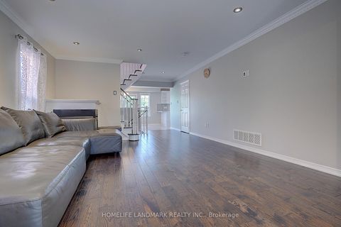 Photo 5 at 47 Wallwark Street, Bayview Northeast, Aurora