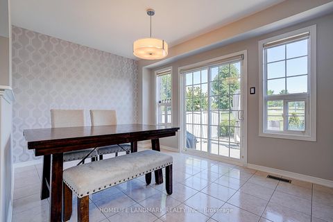 Photo 7 at 47 Wallwark Street, Bayview Northeast, Aurora