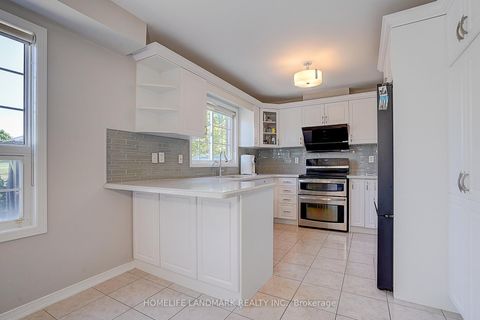Photo 9 at 47 Wallwark Street, Bayview Northeast, Aurora