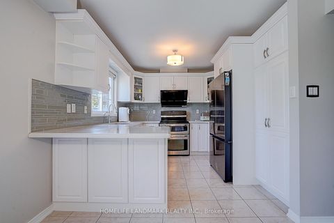 Photo 10 at 47 Wallwark Street, Bayview Northeast, Aurora
