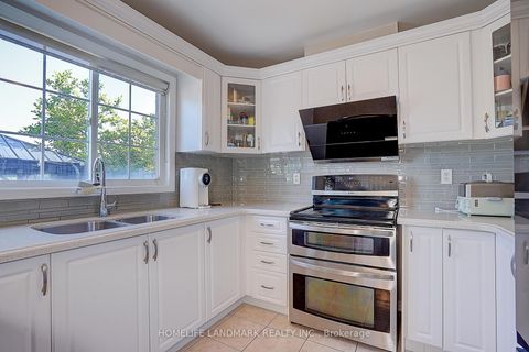 Photo 12 at 47 Wallwark Street, Bayview Northeast, Aurora