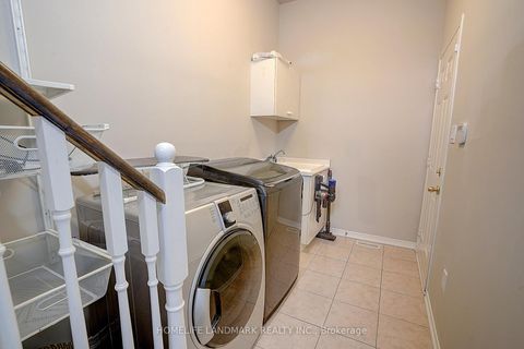 Photo 14 at 47 Wallwark Street, Bayview Northeast, Aurora