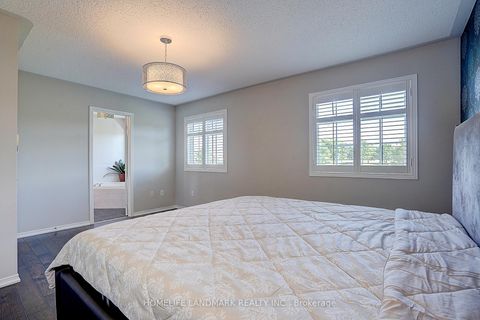 Photo 18 at 47 Wallwark Street, Bayview Northeast, Aurora