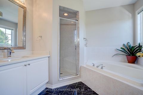 Photo 19 at 47 Wallwark Street, Bayview Northeast, Aurora