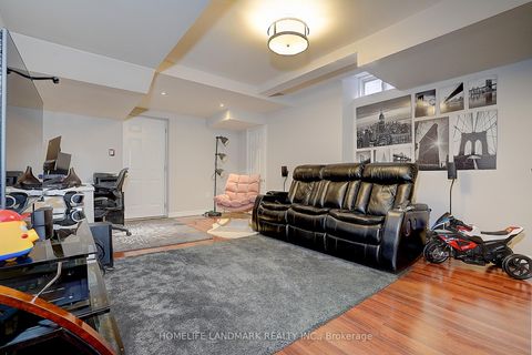 Photo 28 at 47 Wallwark Street, Bayview Northeast, Aurora