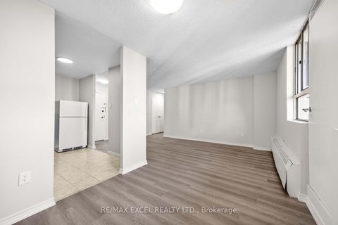 Photo 11 at 817 - 100 Dundalk Drive, Dorset Park, Toronto