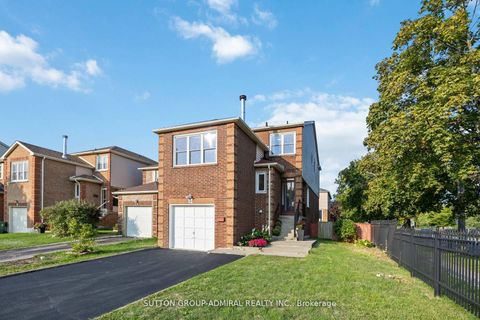 Photo 2 at 12 Tilburn Place, Cliffside, Toronto