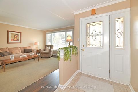 Photo 2 at 39 Montvale Drive, Cliffcrest, Toronto