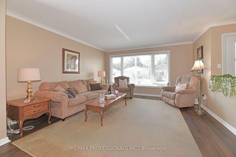 Photo 4 at 39 Montvale Drive, Cliffcrest, Toronto