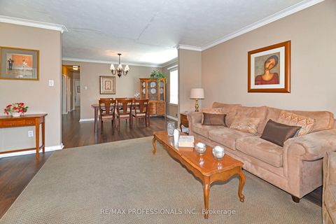 Photo 5 at 39 Montvale Drive, Cliffcrest, Toronto