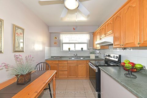Photo 10 at 39 Montvale Drive, Cliffcrest, Toronto