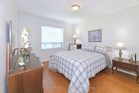 Photo 13 at 39 Montvale Drive, Cliffcrest, Toronto