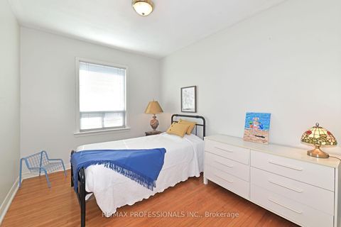 Photo 15 at 39 Montvale Drive, Cliffcrest, Toronto
