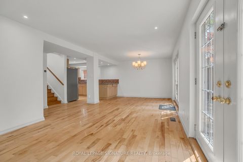 Photo 12 at 136 Three Valleys Drive, Donalda, Toronto