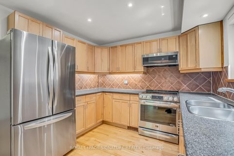 Photo 14 at 136 Three Valleys Drive, Donalda, Toronto
