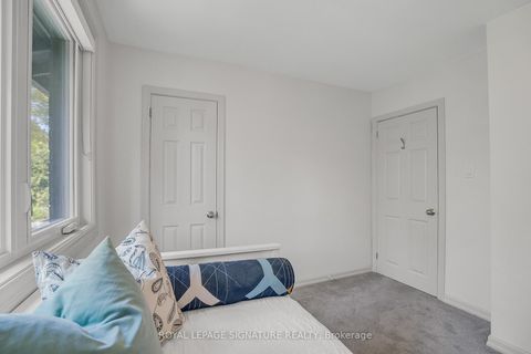 Photo 27 at 136 Three Valleys Drive, Donalda, Toronto